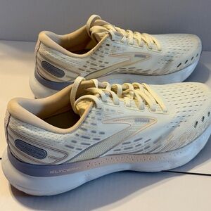Brooks Women’s Glycerin 20 Running Shoes - Cream with Light Peach  Accents